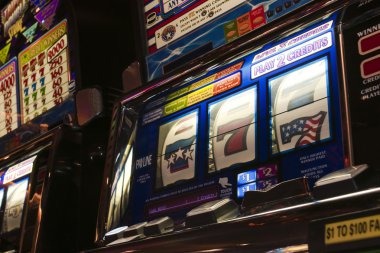 Mobile access Mobile app showing qq8821 slot games and markets